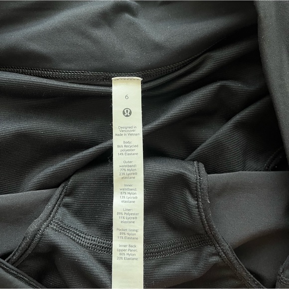 Lululemon Speed up Low-Rise Lined 2.5” shorts - Picture 4 of 4